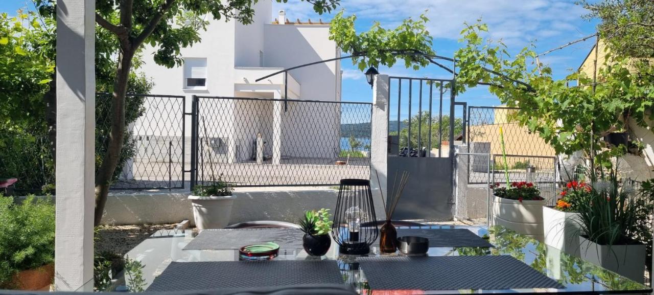 Apartman Stura 1 *