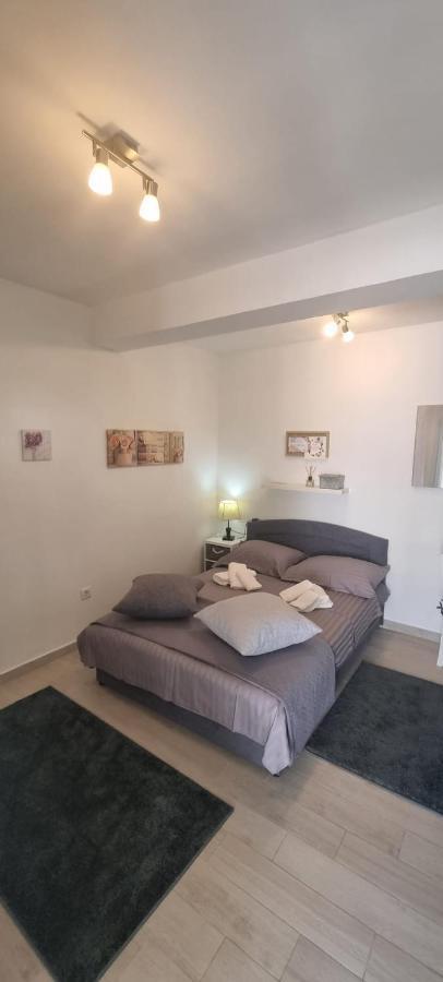 Apartment Apartman Stura 1 *